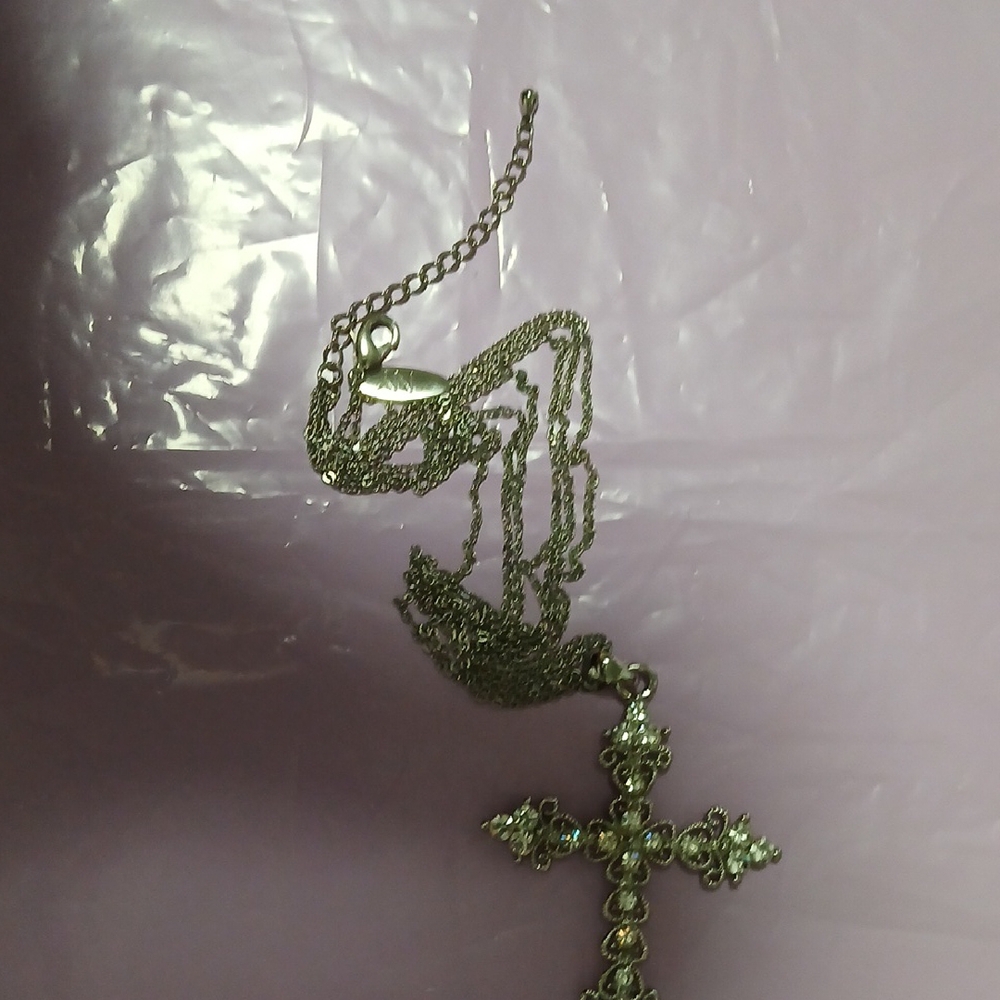 Elegant Silver Cross Pendant Necklace - Picture 2 of 8